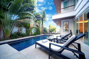 Walk 700m to Kamala beach Comfortable and spacious two-story villa